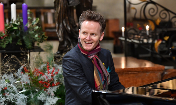 Joe Stilgoe sat at the piano during his musical performance