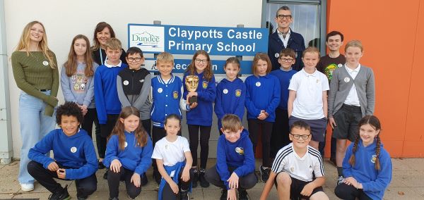 Ben Shires and Aoife Wilson vising Claypotts Primary School in Dundee