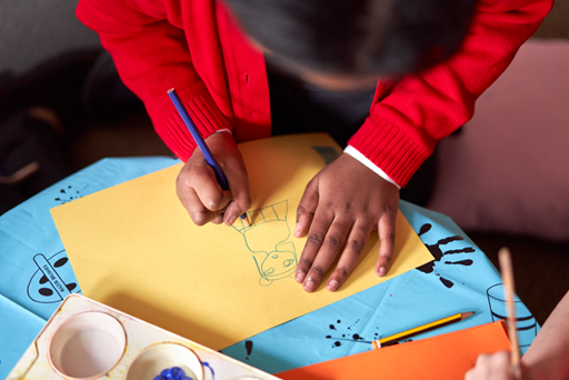 2 children drawing and painting
