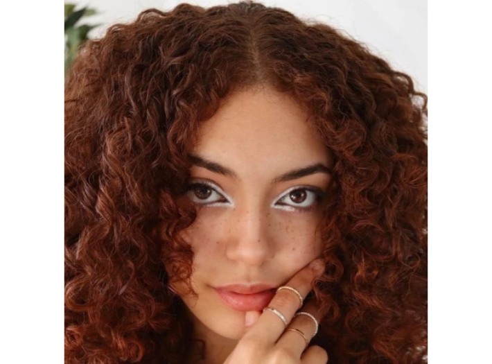 Arabella Headshot