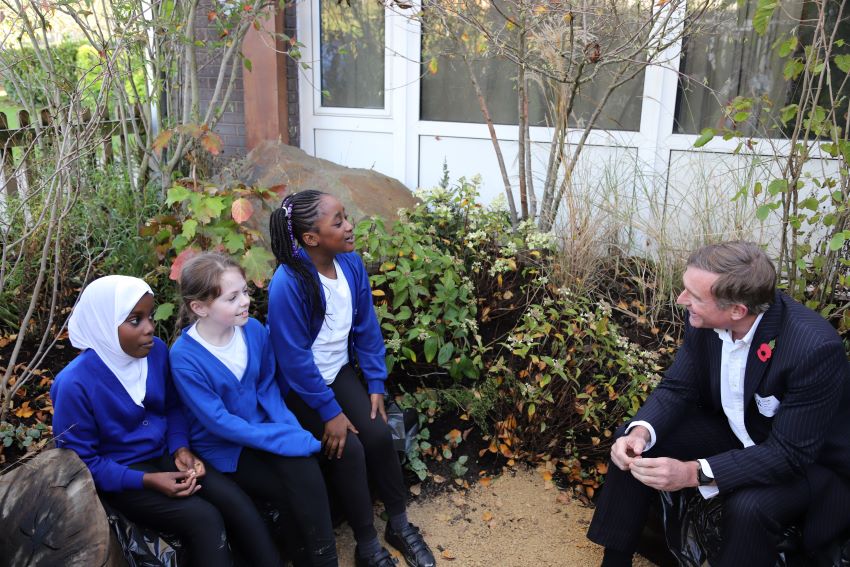 Viking Primary School Pupils with John Handford, Sarasin & Partners